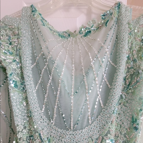 Luxurious long sleeve ballgown - Picture 5 of 16